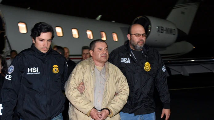 Mexická vláda oznámila, že vydala na trestné stíhanie do USA narkobaróna Joaquína El Chapa Guzmána.