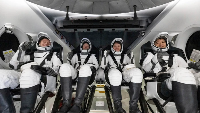 Štyria astronauti lode Crew Dragon sa vrátili na Zem po piatich mesiacoch na vesmírnej stanici