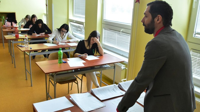 Písomná maturitná skúška zo slovenského jazyka a literatúry.