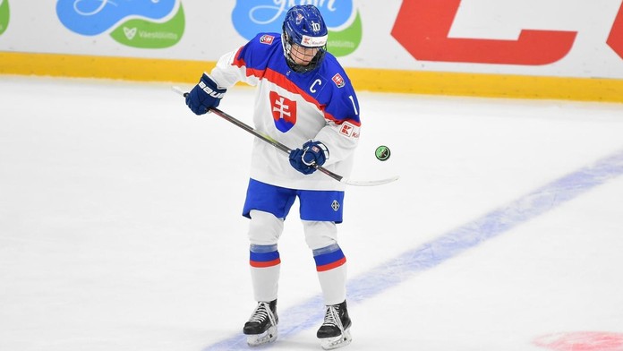 Vyčnieval tak, že mu pre istotu spravili testy na doping. O kapitána Slovákov sa v NHL budú biť