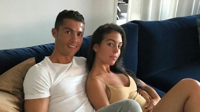 Ronaldovi sa s priateľkou zadarilo. Toto nie je veru iba nafúknuté brucho