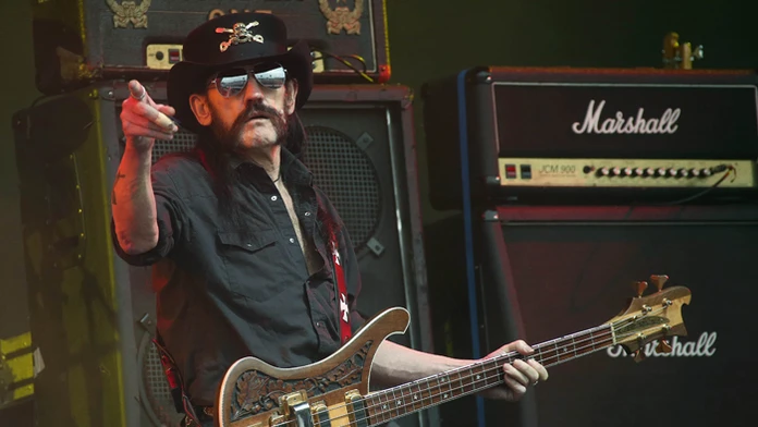 Frontman britskej kapely Motörhead Lemmy Kilmister na archívnej snímke z júla 2015.