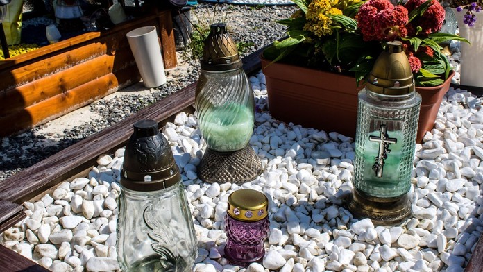 Namiesto dovolenky zľava na náhrobok. Učiteľov v ruskom meste pobúrili darčekové poukazy na hroby