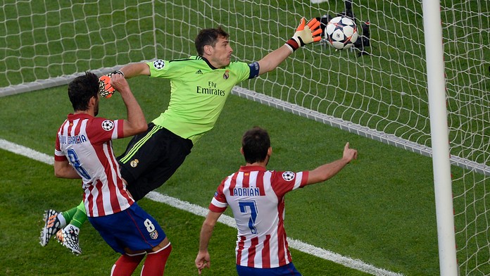 Fatálna chyba Ikera Casillasa takmer stála Real triumf v lige majstrov.