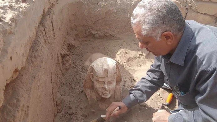 V Egypte objavili malú „sestru“ sfingy z rímskeho obdobia
