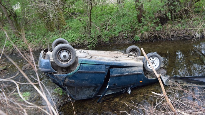 Auto skončilo v priekope 