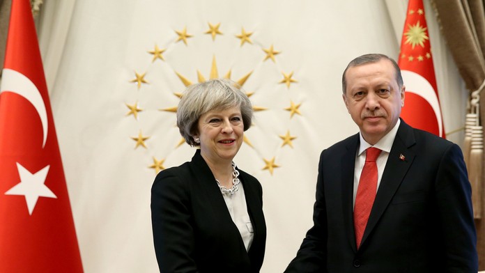 Turecký prezident Recep Tayyip Erdogan (vpravo) a britská premiérka Theresa Mayová