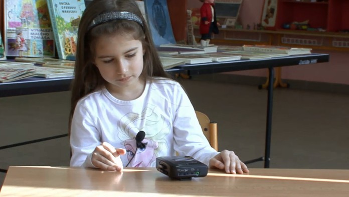 Deťom sme ukázali staré hračky. Pozrite si ich milé reakcie