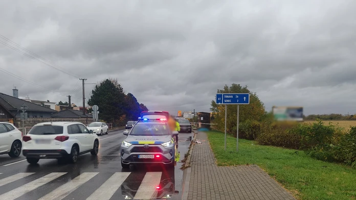 Hrôzostrašné ráno na cestách: Tri dopravné nehody, traja chodci. Žena (†56) zrážku neprežila