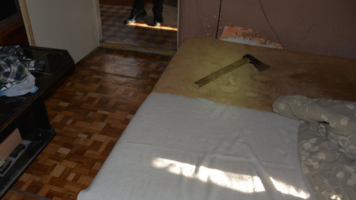 Sekera, ktorú mladík použil.