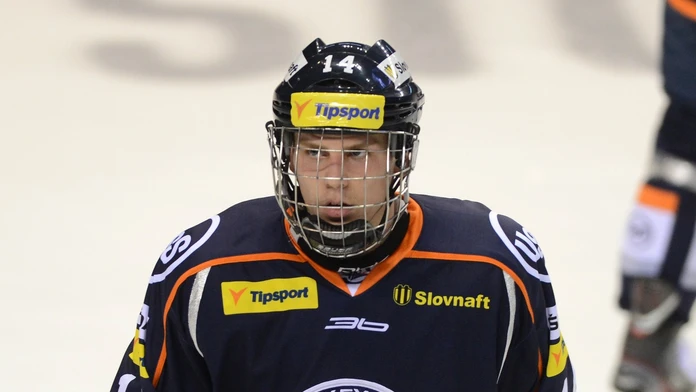 Skauti z NHL čoraz častejšie vyhľadávajú zápasy HC Košice. V drese slovenského majstra púta ich pozornosť 17-ročný obranca Erik 
