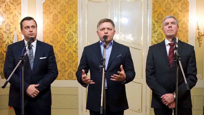 Predseda Smer-SD Robert Fico, predseda SNS Andrej Danko a predseda Most-Híd Béla Bugár