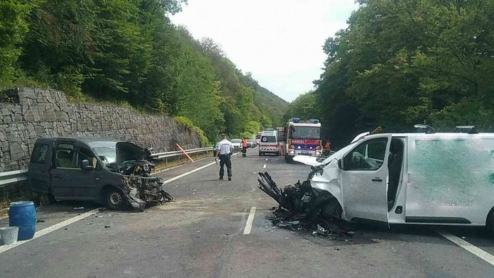 Pri čelnej zrážke pri obci Janova Lehota sa zranili dvaja ľudia