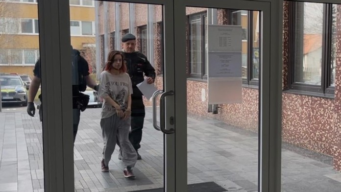 Jana (24), ktorá si so synom (†1) ľahla na koľajnice, sa postavila pred súd. Rozhodoval o jej väzbe