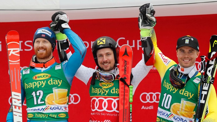 Na snímke v strede Marcel Hirscher.