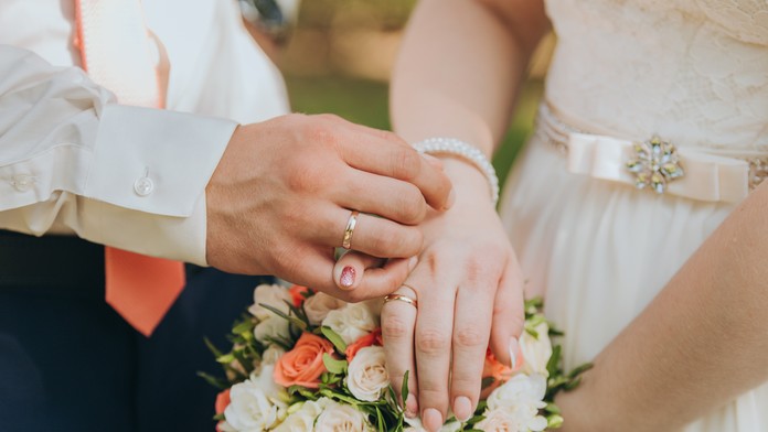 Poslanci za OĽaNO chcú zjednodušiť svadby. Navrhujú zrušiť potrebu povolenia na sobáš mimo trvalého bydliska
