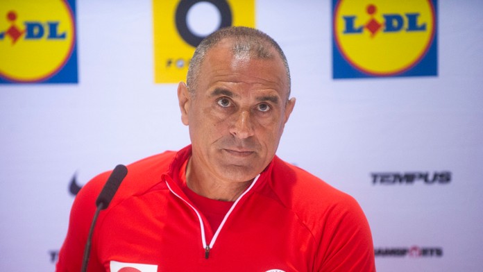 Na snímke tréner slovenskej futbalovej reprezentácie Francesco Calzona počas tlačovej konferencie.