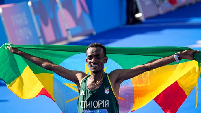 Pôvodne ani nemal štartovať. Etiópčan Tola vyhral maratón v olympijskom rekorde