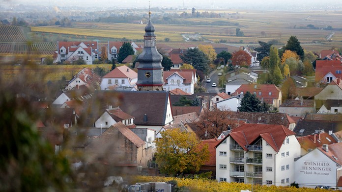 Starí rodičia Donalda Trumpa vyrastali v nemeckej dedine Kallstadt predtým, ako sa odsťahovali do USA.