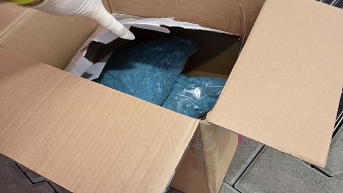 Na snímke sú tabletky, extáza. ktoré zaistila polície.