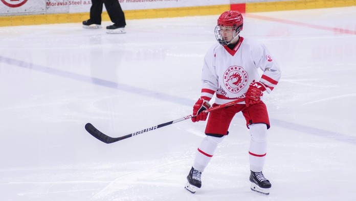 Narodil sa v USA, rástol v Česku. Syn slávneho otca musí splniť prísnu podmienku, aby mohol hrať za SR