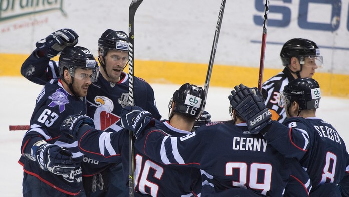 Radosť hráčov Slovana Bratislava po góle proti Dinamu Minsk.