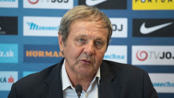 Tréner slovenskej futbalovej reprezentácie Ján Kozák.