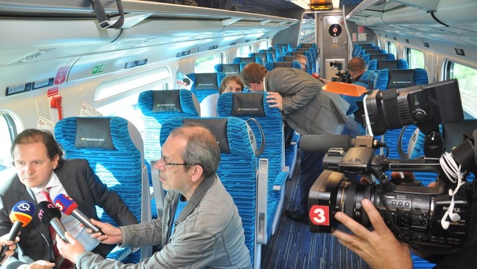 Regál so slovenskými výrobkami.