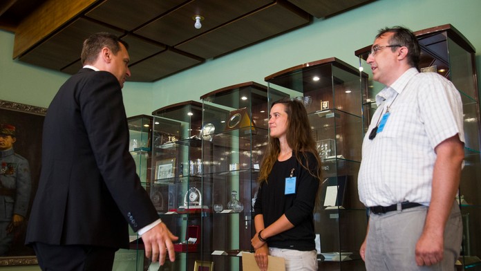 Na snímke zľava predseda NR SR Andrej Danko, riaditeľka Inštitútu ľudských práv Alena Krempaská a vpravo člen IĽP Andrej Lúčny