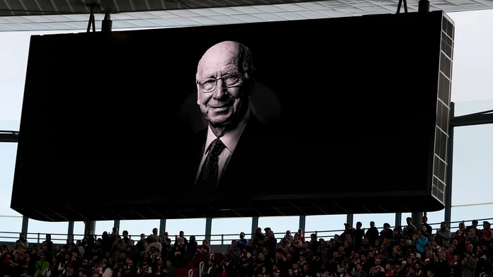 Príčina úmrtia futbalovej legendy Bobbyho Charltona je známa