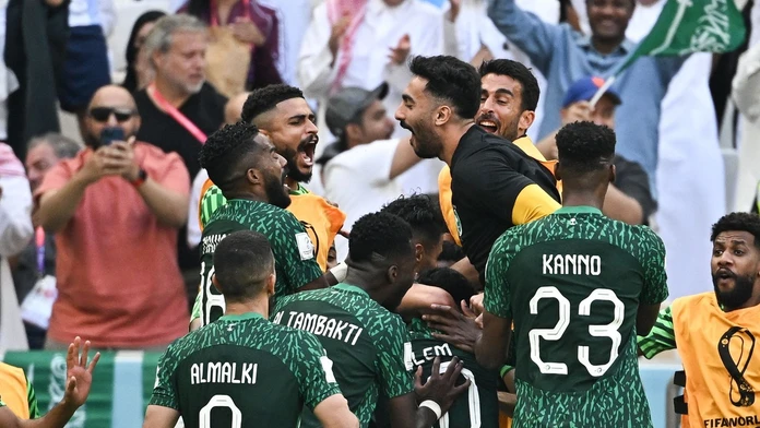 Kráľ Saudskej Arábie vyhlásil po futbalovej senzácii štátny sviatok. Oslavuje celá krajina