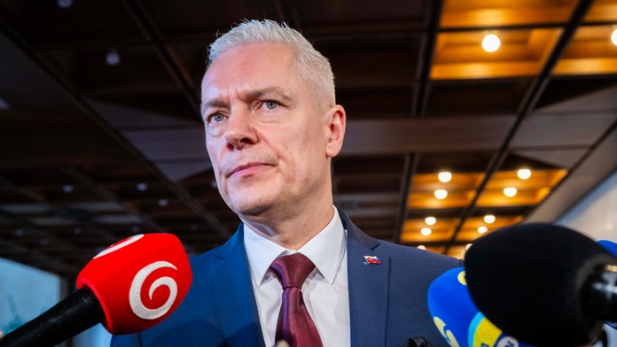 Poslanca Ferenčáka fyzicky napadli pred dcérou. Po údere skončil na zemi v krvi