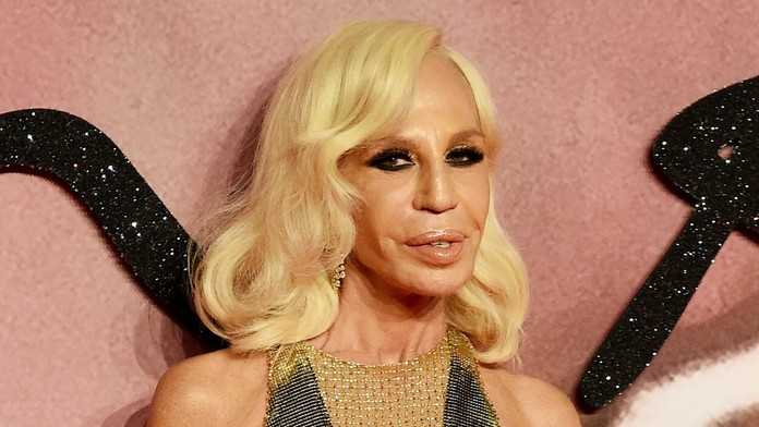 Donatella Versace po toľkých plastikách. Jednoducho katastrofa!