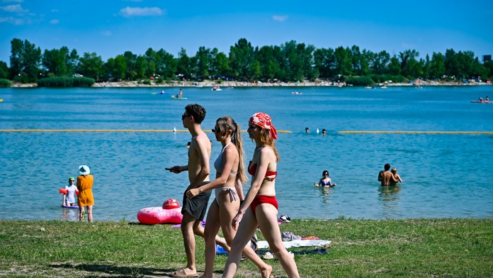 Horúci letný deň na Zlatých pieskoch v Bratislave