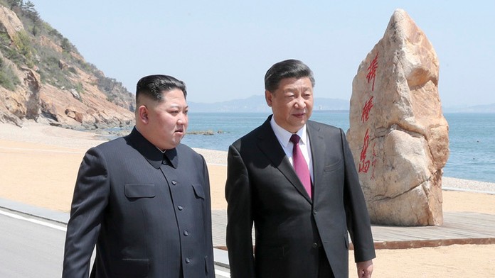 Severokórejský vodca Kim Čong-un a prezident Číny Si Ťin-pching.