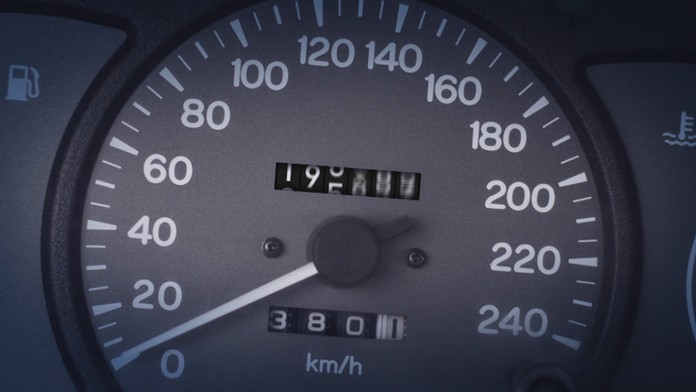 Stočený tachometer.