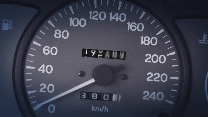 Stočený tachometer.
