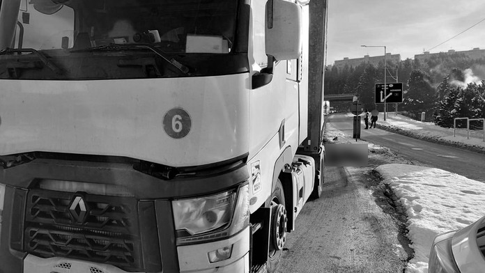 Smrteľná nehoda v Dolnom Kubíne. Žena zomrela pod kolesami kamiónu