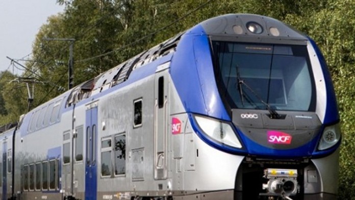 Francúzske železnice objednali 2000 vlakov, ktoré sa nezmestia na nástupištia