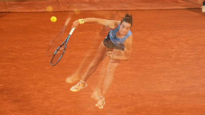 Roland Garros: Francúzska tenistka pokračuje v spanilej jazde. V semifinále vyzve veľkú hviezdu