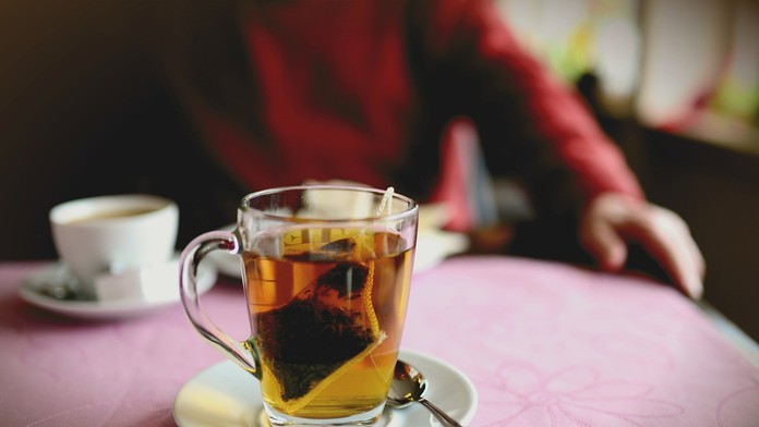 Nové varovanie vedcov: Jedno čajové vrecko môže obsahovať látky, ktoré by ste nečakali