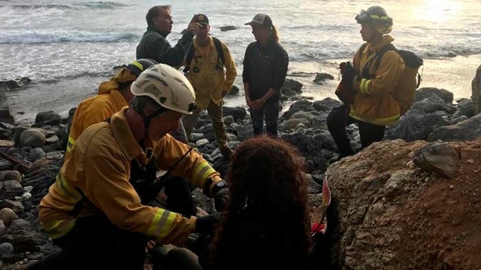 Angela Hernandezová prežila týždeň po páde z útesu na pobreží Kalifornie.