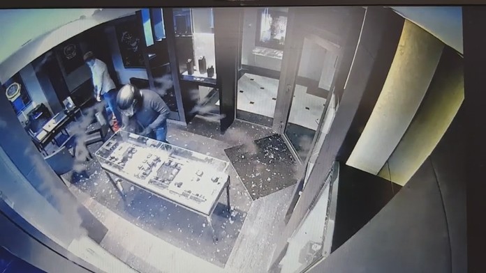 Lúpež v Bratislave.