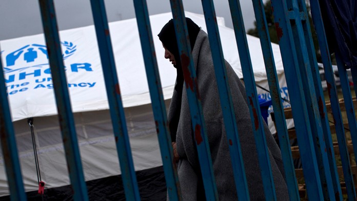 Žena v utečeneckom tábore Opatovac v Chorvátsku.