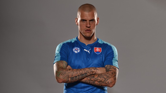 Martin Škrtel v novom reprezentančnom drese pre vonkajšie zápasy.