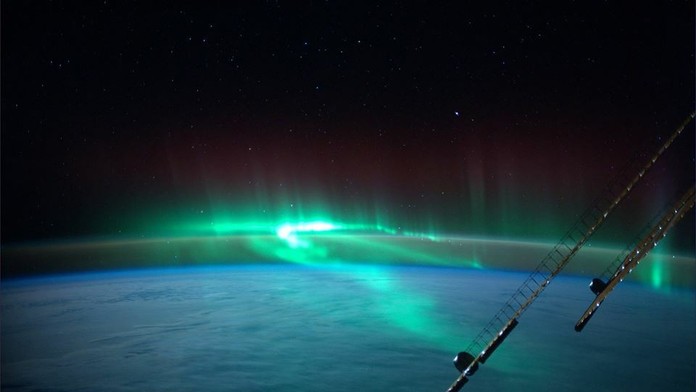 Polárna žiara z pohľadu kozmonautov na ISS.