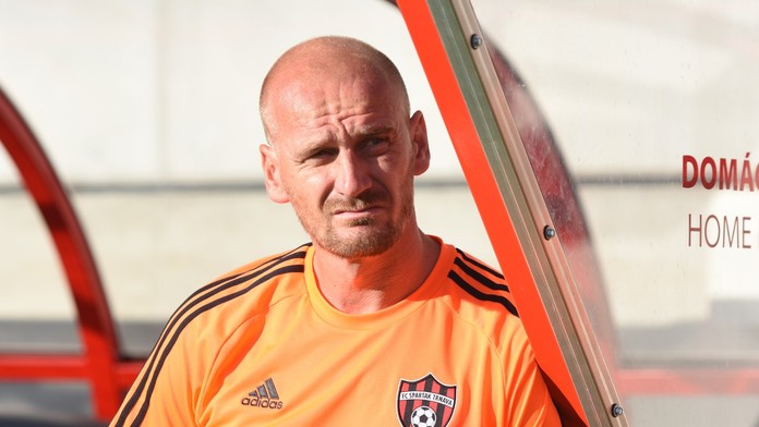 Tréner Trnavy Miroslav Karhan v odvetnom zápase 3. predkola Európskej ligy medzi FC Spartak Trnava - FK Austria Viedeň.