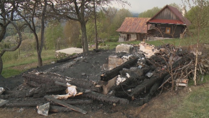 Zhorená chatka na Hriňovských lazoch.