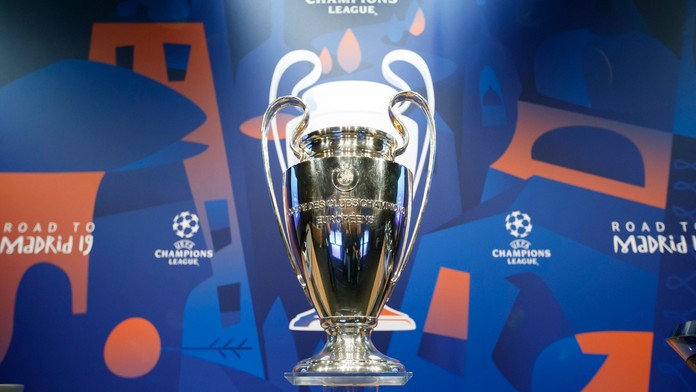 Manželov napadli v autobuse 83.