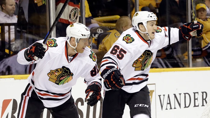 Blackhawks zavelili na obrat a troma gólmi v druhej tretine vyrovnali zápas.